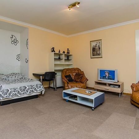 Apartment Triokhsviatytelskaya Street 3 基輔 外观 照片