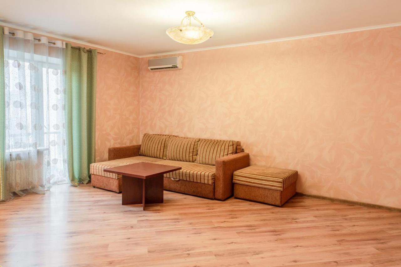 Apartment Triokhsviatytelskaya Street 3 基輔 外观 照片