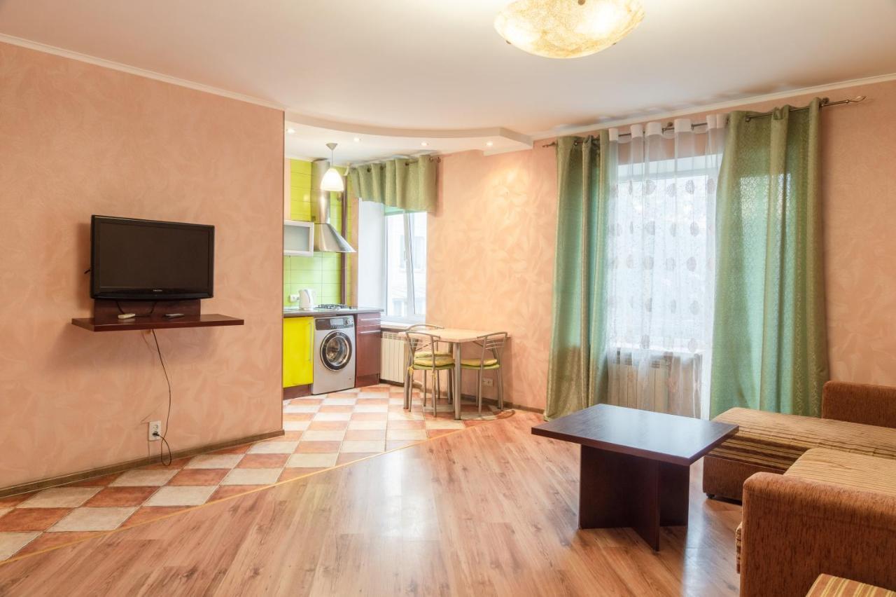 Apartment Triokhsviatytelskaya Street 3 基輔 外观 照片