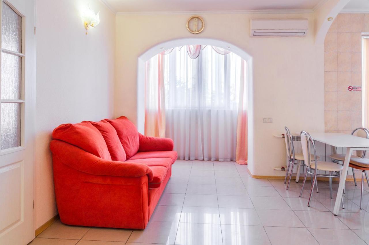 Apartment Triokhsviatytelskaya Street 3 基輔 外观 照片