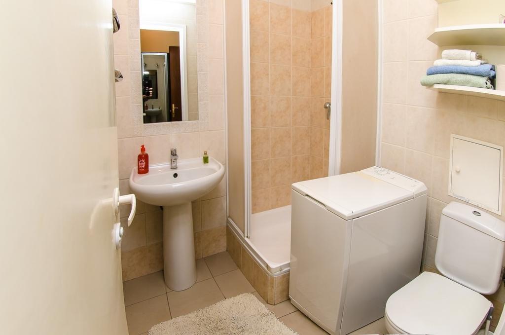 Apartment Triokhsviatytelskaya Street 3 基輔 外观 照片
