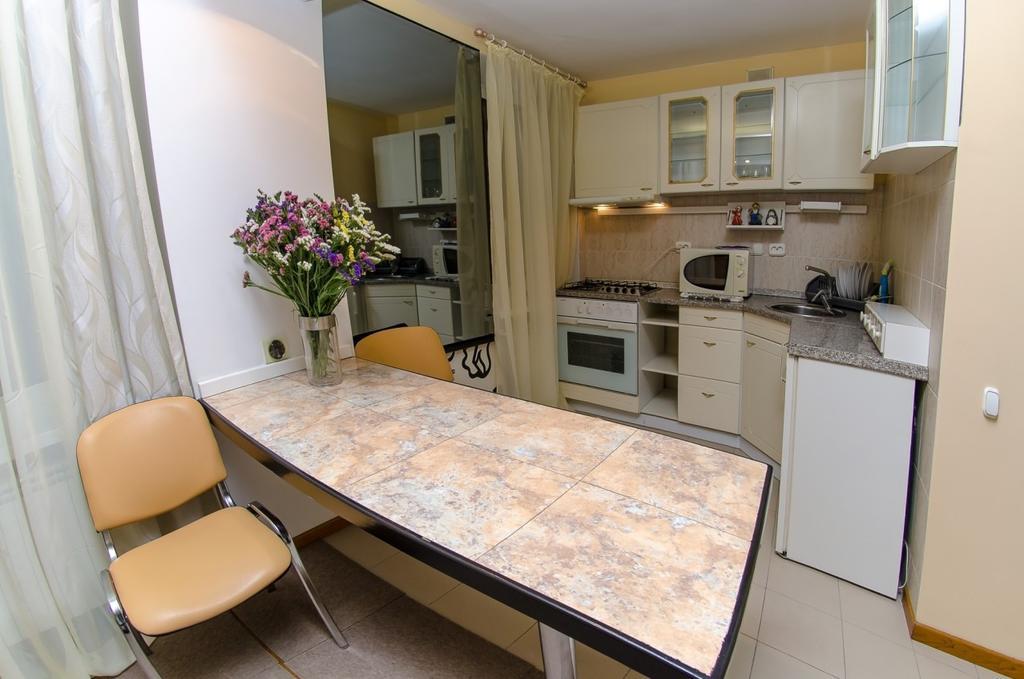 Apartment Triokhsviatytelskaya Street 3 基輔 外观 照片