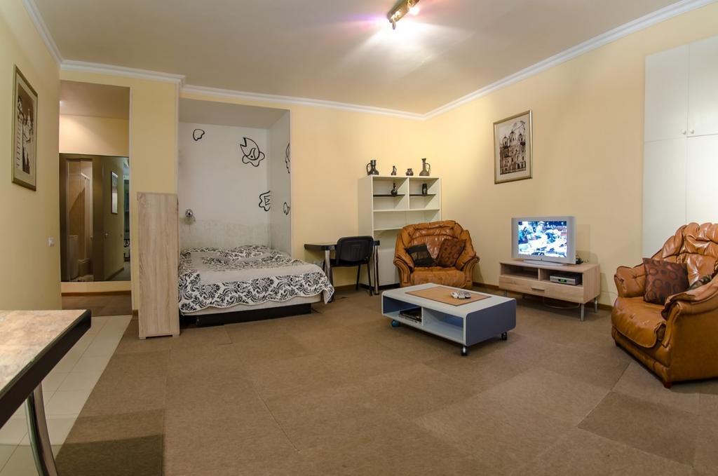 Apartment Triokhsviatytelskaya Street 3 基輔 外观 照片