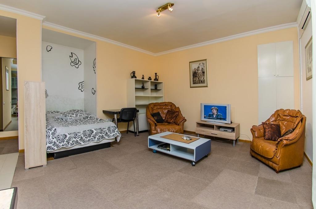 Apartment Triokhsviatytelskaya Street 3 基輔 外观 照片