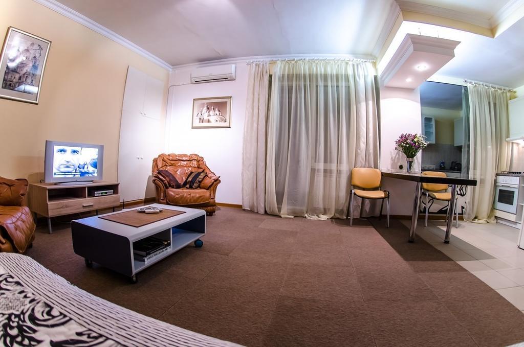 Apartment Triokhsviatytelskaya Street 3 基輔 外观 照片