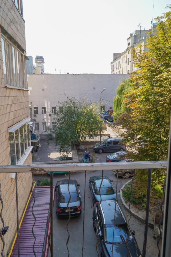 Apartment Triokhsviatytelskaya Street 3 基輔 外观 照片