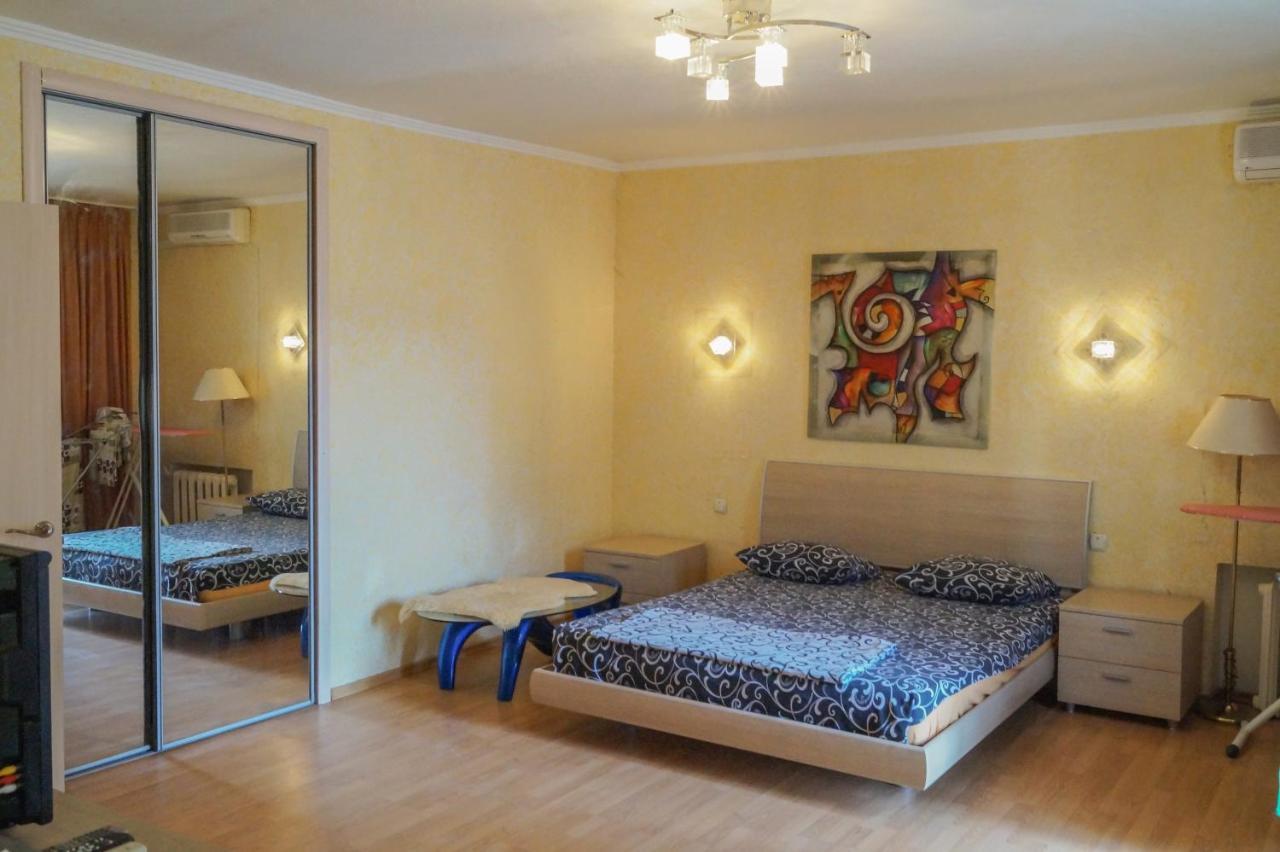 Apartment Triokhsviatytelskaya Street 3 基輔 外观 照片