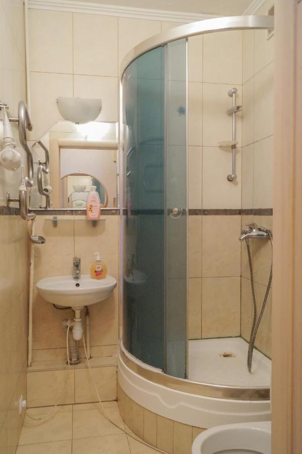 Apartment Triokhsviatytelskaya Street 3 基輔 外观 照片