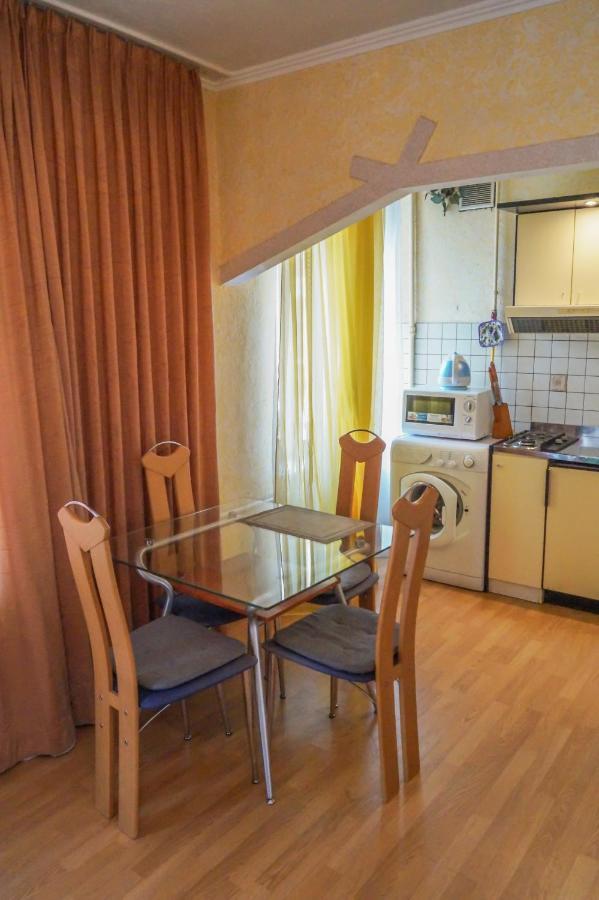 Apartment Triokhsviatytelskaya Street 3 基輔 外观 照片