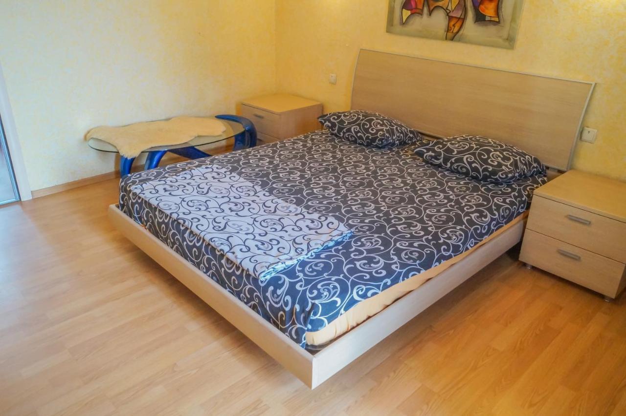 Apartment Triokhsviatytelskaya Street 3 基輔 外观 照片