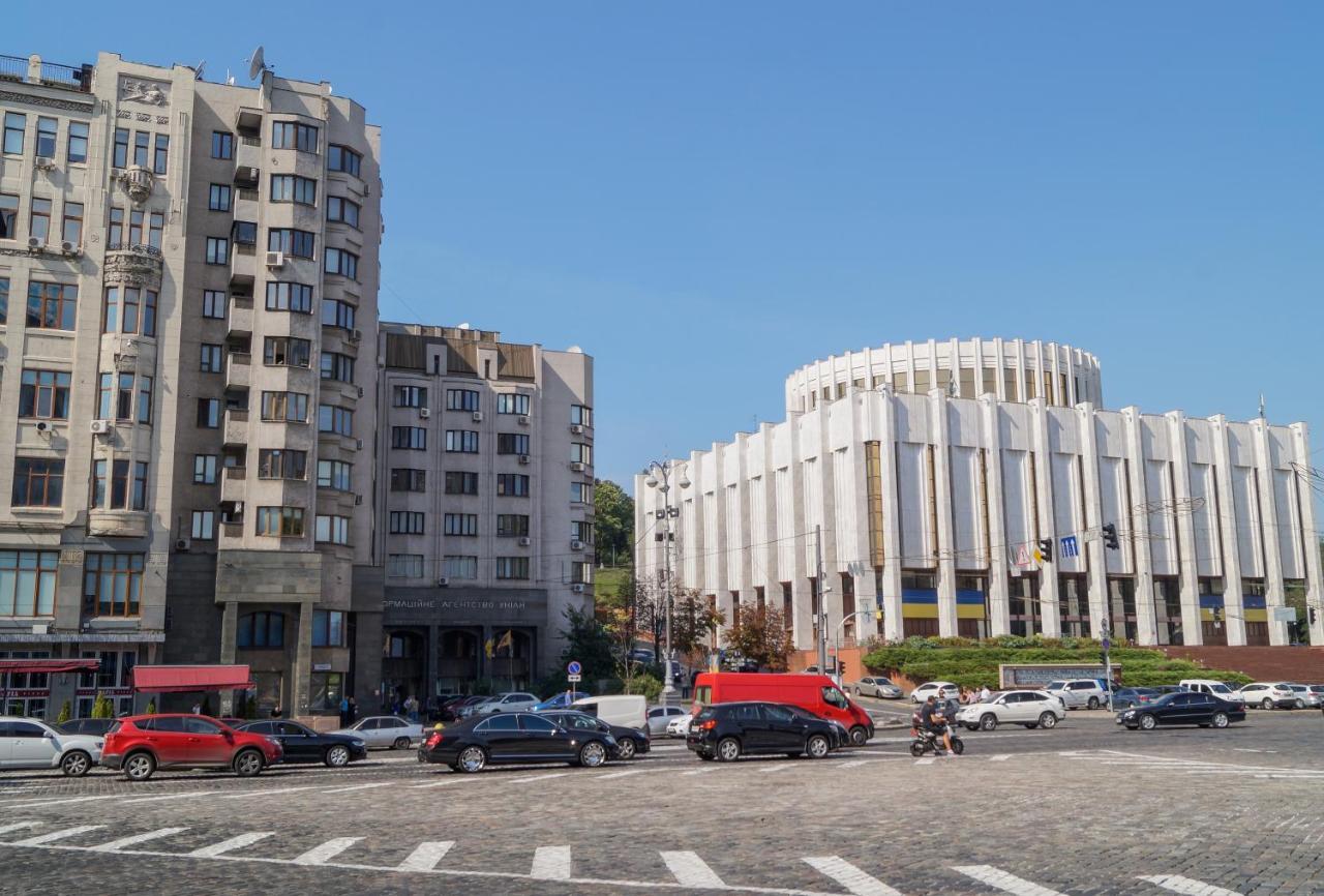 Apartment Triokhsviatytelskaya Street 3 基輔 外观 照片