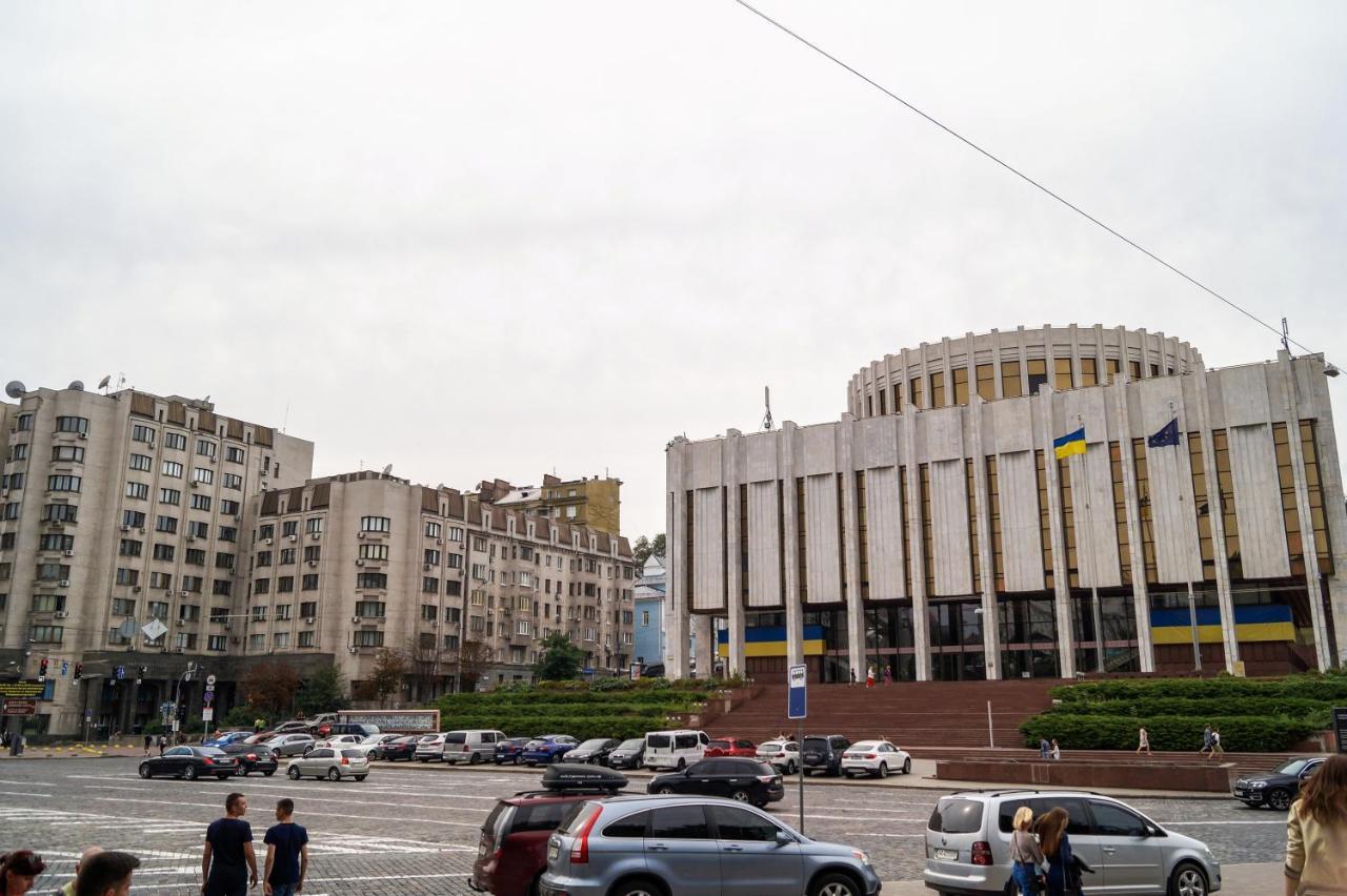 Apartment Triokhsviatytelskaya Street 3 基輔 外观 照片